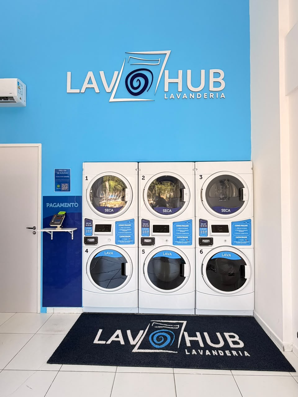 Conjuntos de lavar e secar Maytag na parede da unidade LAV HUB
